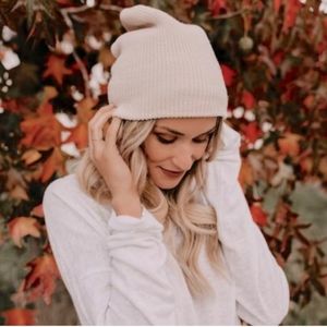 RUGGINE SLOUCH RIBBEDBEANIE HAT IN BLUSH NWT